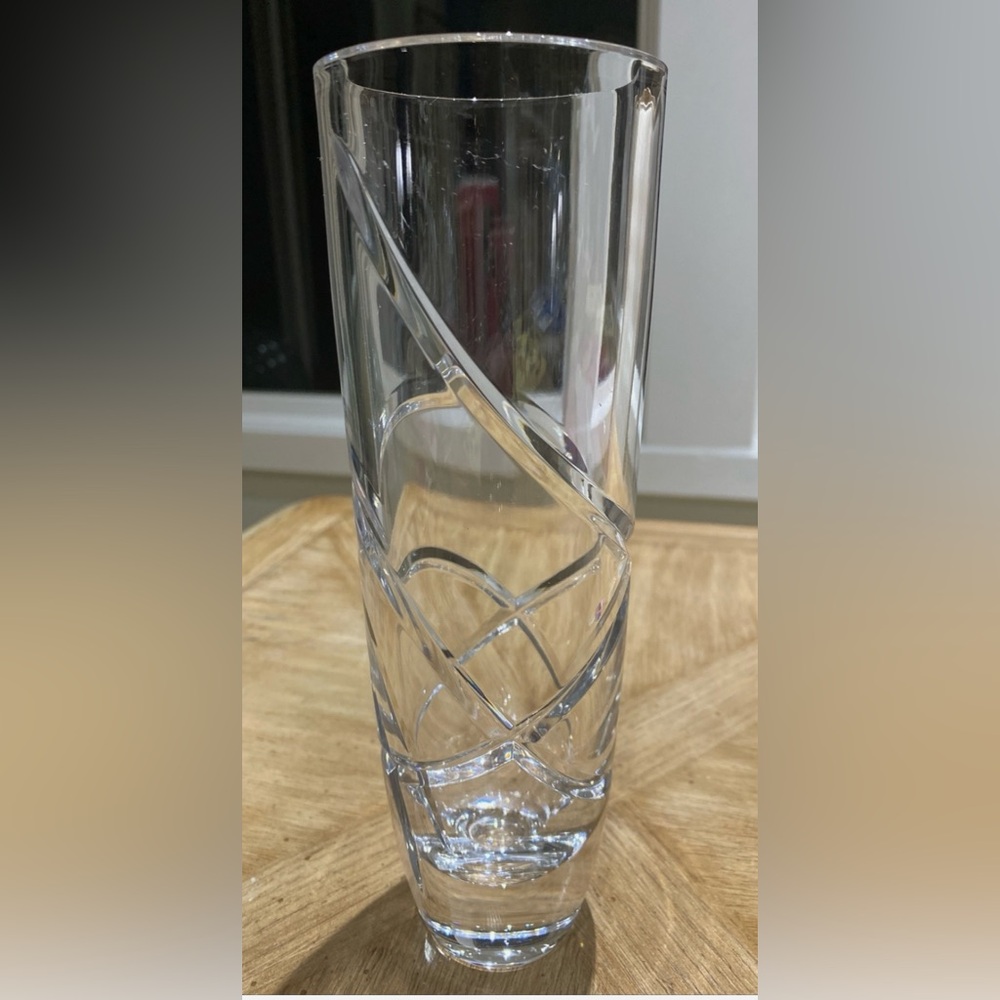 Lenox Crystal “Adorn” 10-inch bud vase.